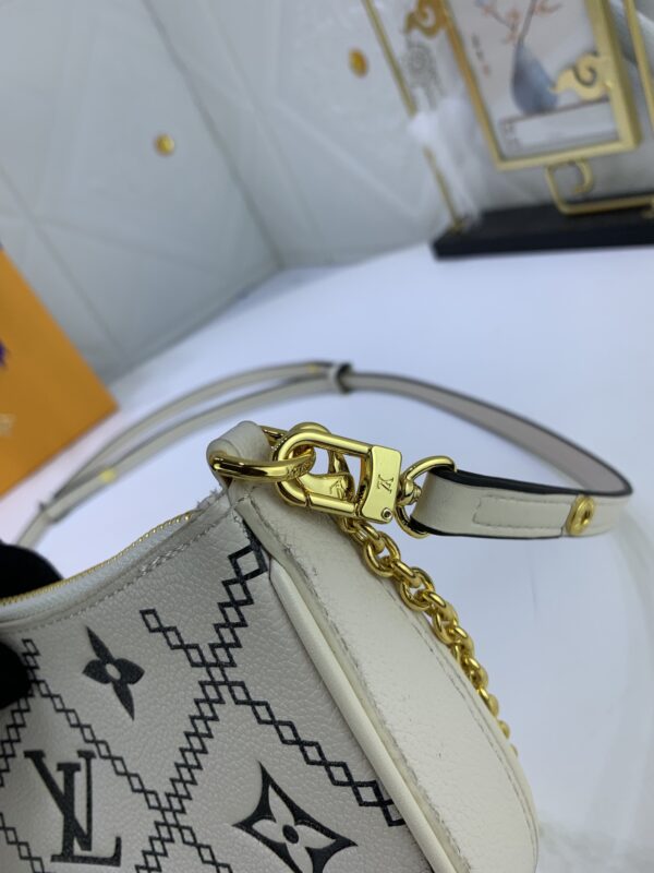 LOUIS VUITTON EASY POUCH ON STRAP WHITE 19CM M81137 - Image 7