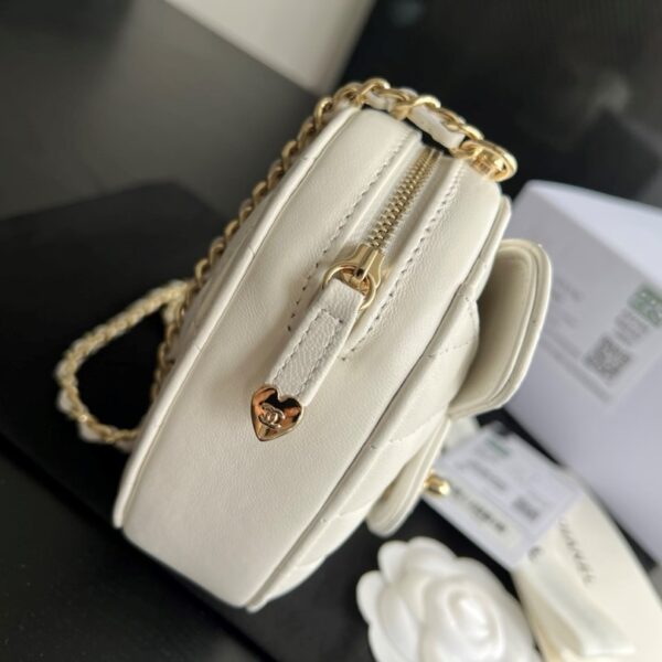 CHANEL HEART CLUTCH WITH CHAIN WHITE AP2784 - Image 4