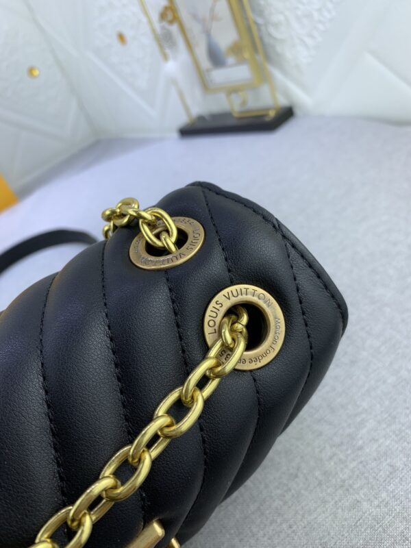LOUIS VUITTON NEW WAVE CHAIN BAG BLACK 21CM M20687 - Image 6